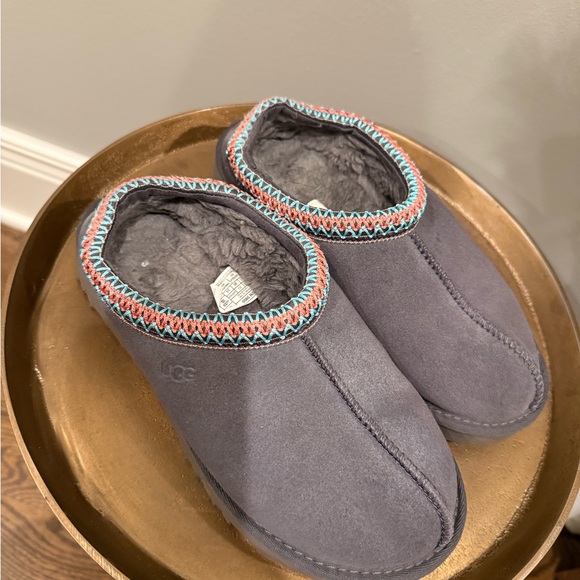 UGG Gray Slippers with Vibrant Trim - Picture 2 of 3